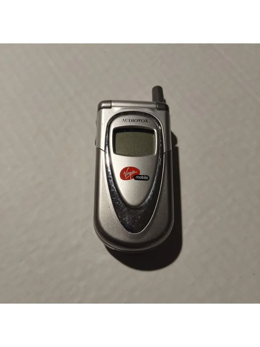 Virgin Mobile Audiovox Flip Phone Silver Retro Collectible Vintage Cell Phone**